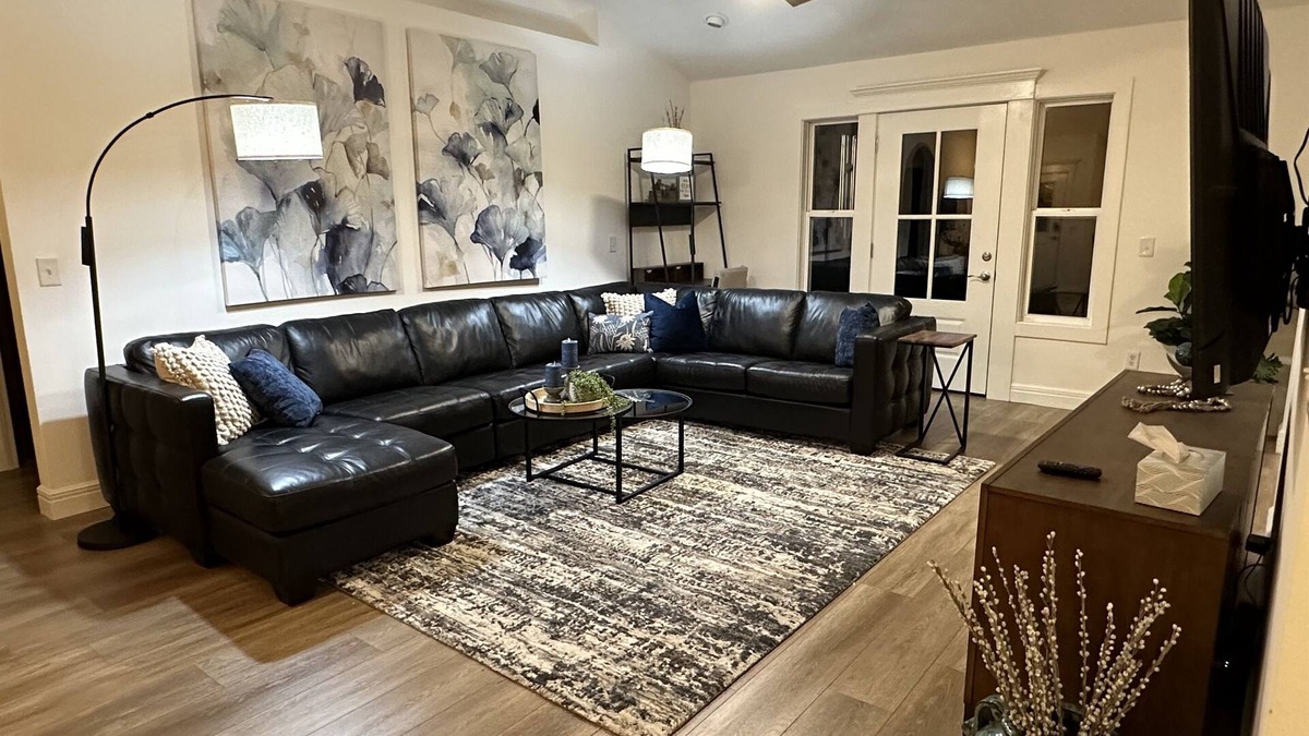 Bolivar House | Work/Play at this Peaceful Retreat: 10 min.to SBU & 20 min to Stockton Lake