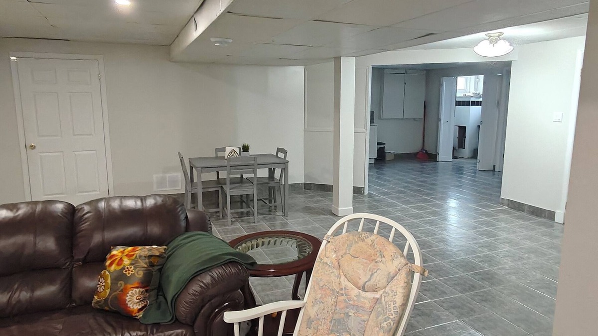 Leitrim House | Work-Play Ottawa Getaway