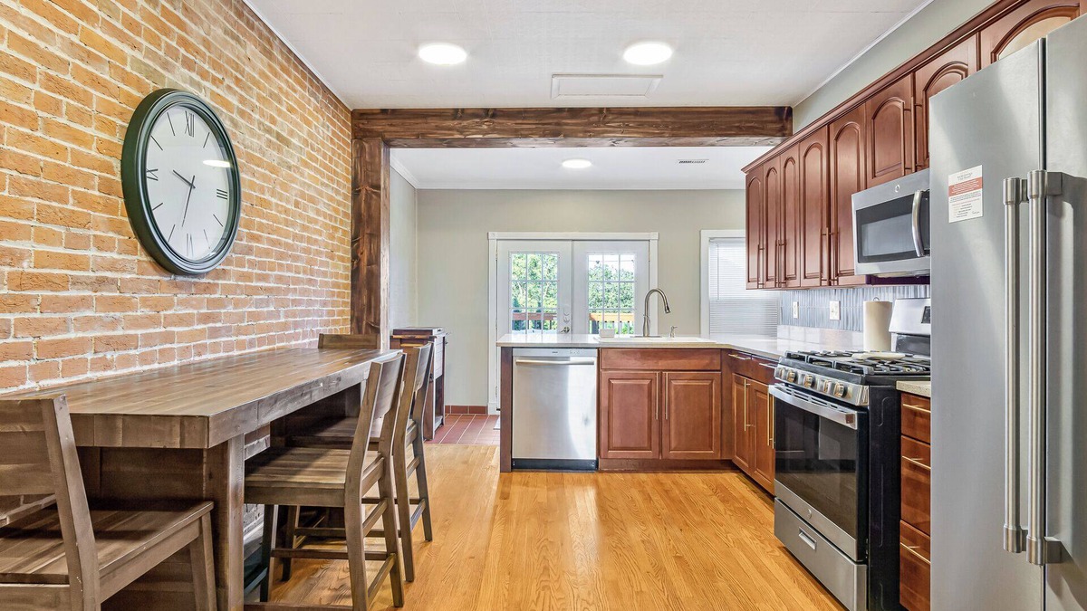 Waterloo Apartment | Work, Relax, Unwind: Loft Stay!