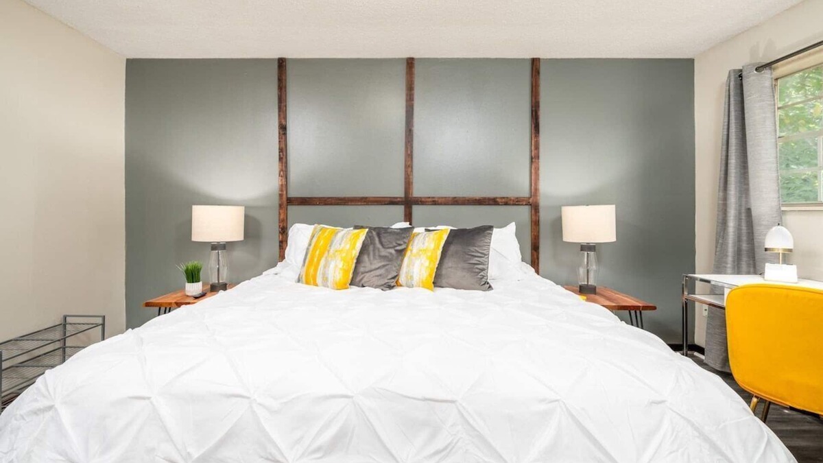 Pineville Apartment | Work Travel KingBed P&G Kitchen W/D Pets WiFi