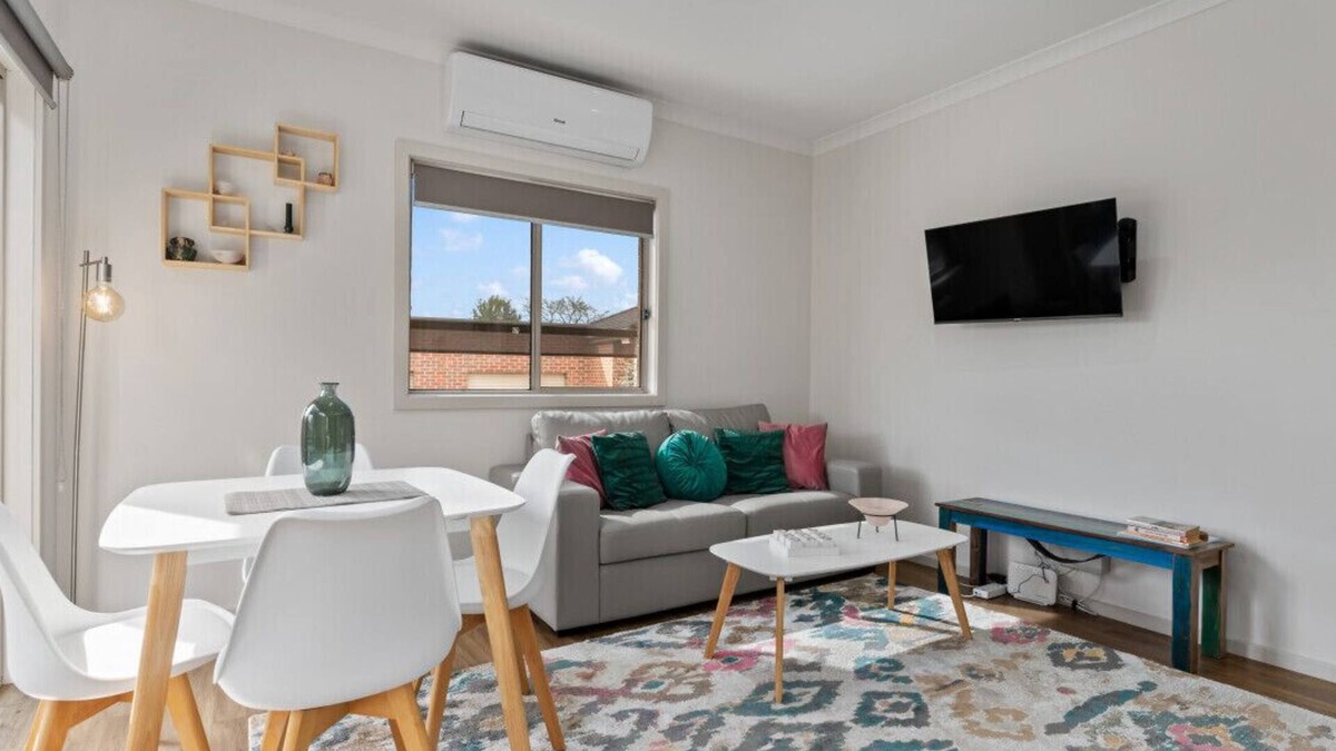 Brown Hill Apartment | Work & Unwind in Comfort: Ballarat 2 bed Apartment