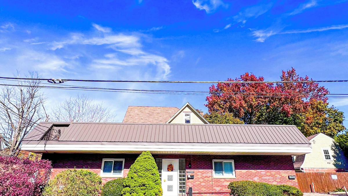 Butler House | Work. Wander. Welcome. Furnished 30+ Night Stay in the Heart of Downtown Butler