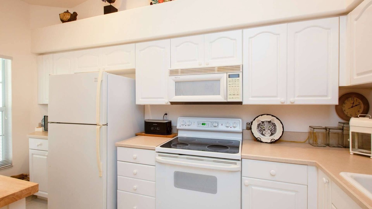 Port Orange House | Workcation in Port Orange-Near Shopping, I-95, Best Beaches! WIFI-Garage-Pool-Spa-Game Rm-Gym-More!