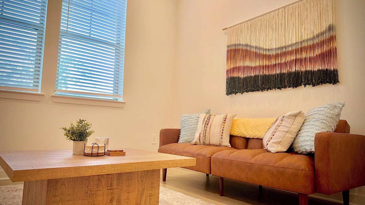 Sherman Apartment | Worker Friendly 1bedroon in an A+ location in Sherman with gym,washer/dryer,pool
