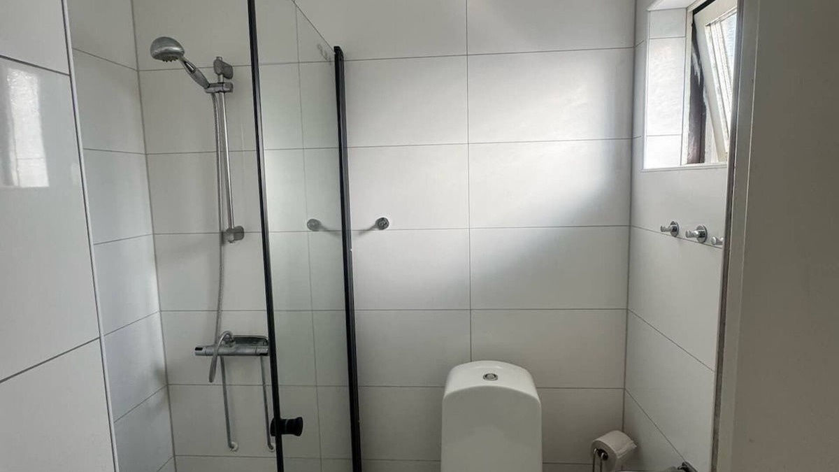 Harestad House | Workers - 10BR - 3 Bath - Säve- Parking lot - All-inclusive
