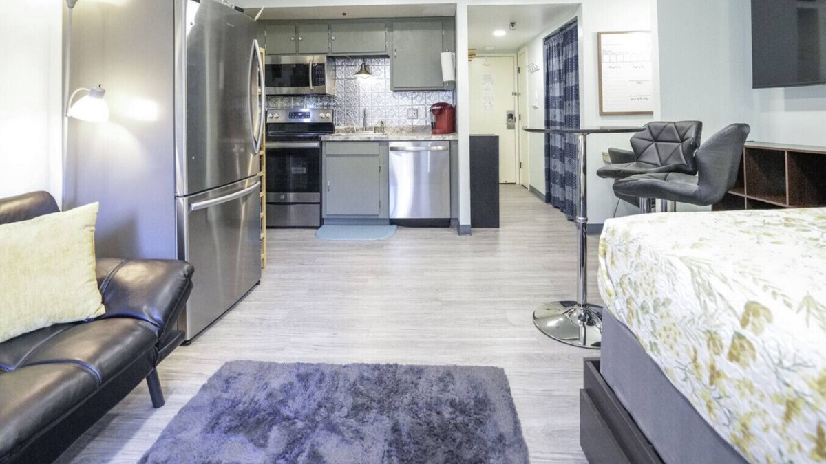 Snowshoe Apartment | Workspace Studio. Ski-In/Ski-Out. Convenient. AC!