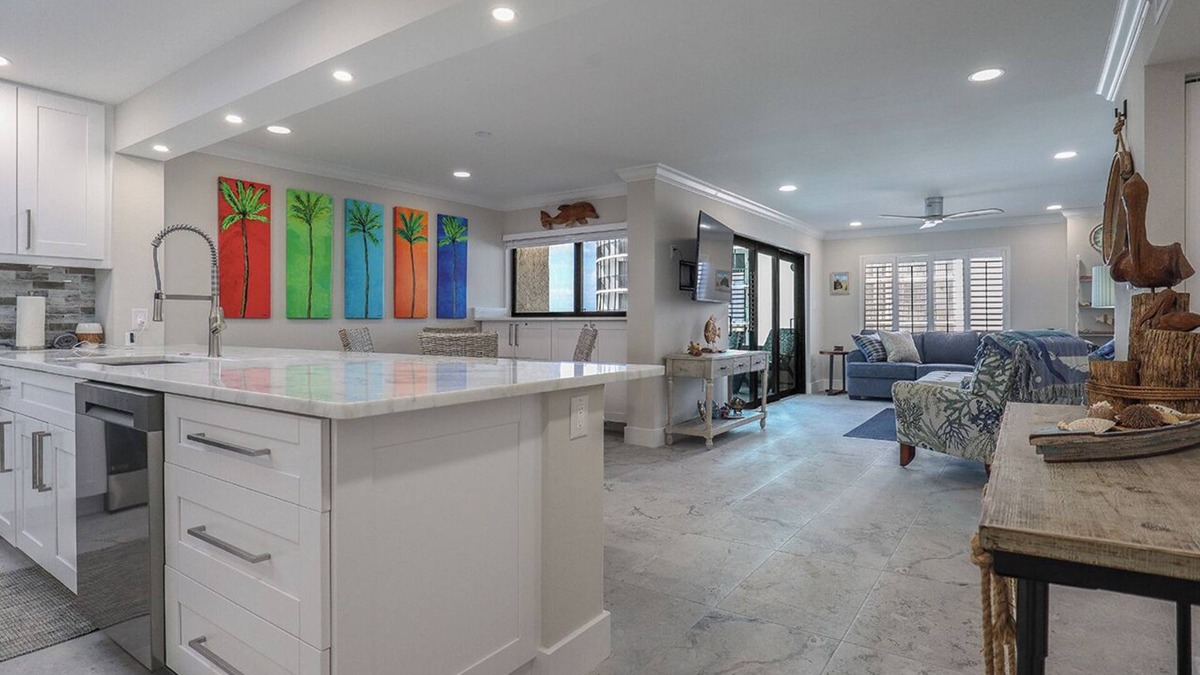 South Island Condo | World Class Sunsets on the Gulf From Your Lanai! Beachfront 2B/2B Sandarac Vacation Condo