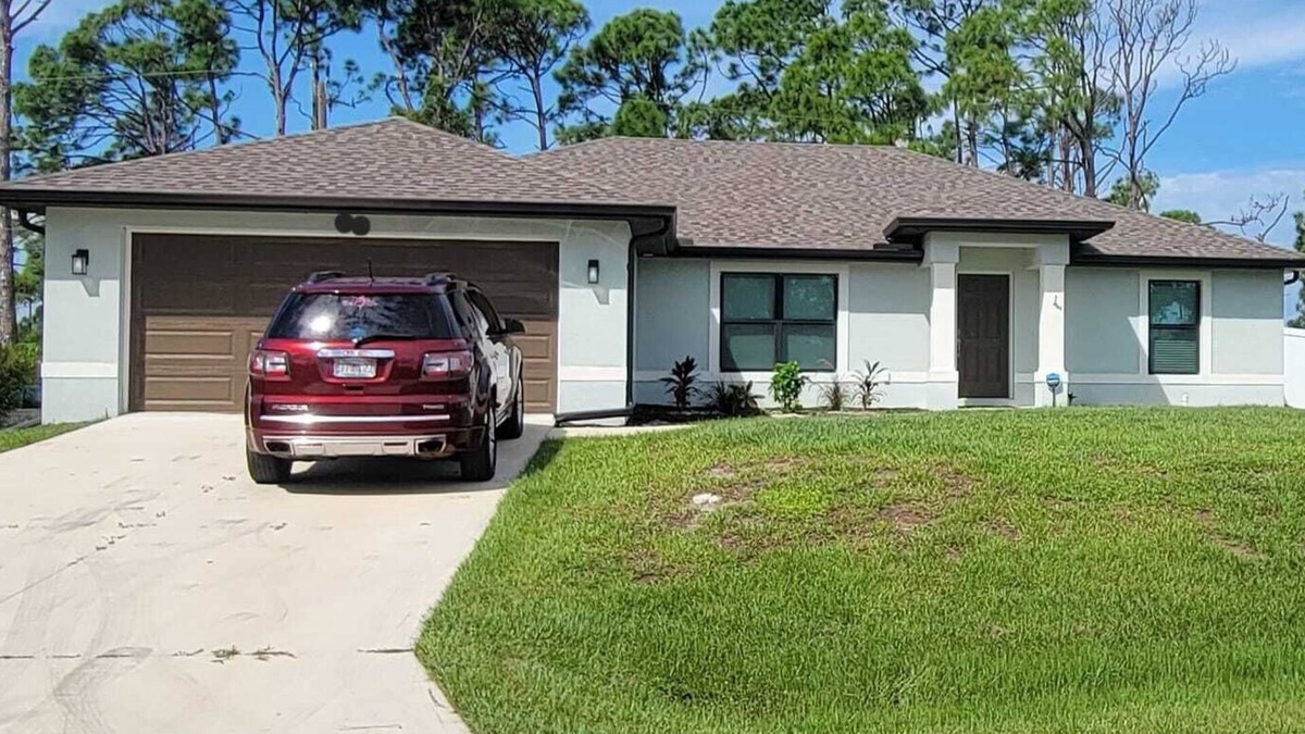 Gulf Cove House | World Renowned Beaches and a Fisherman's Paradise at your fingertips.