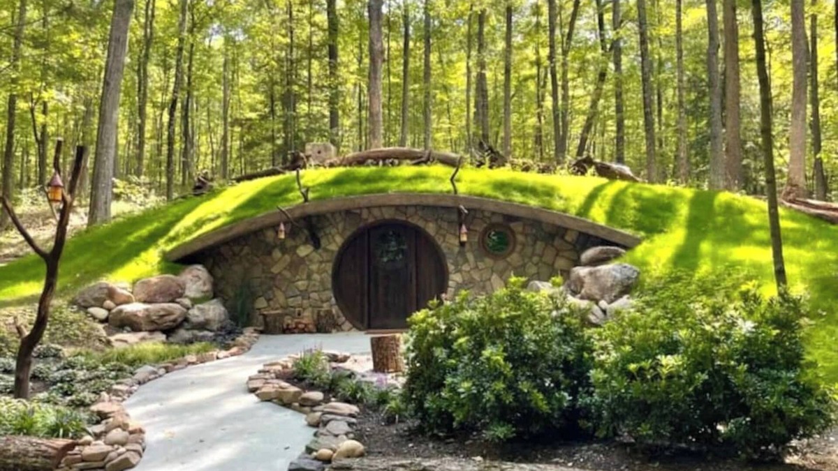 Newtonville House | WOW! A spectacular Hobbit House in the forest at June Farms!