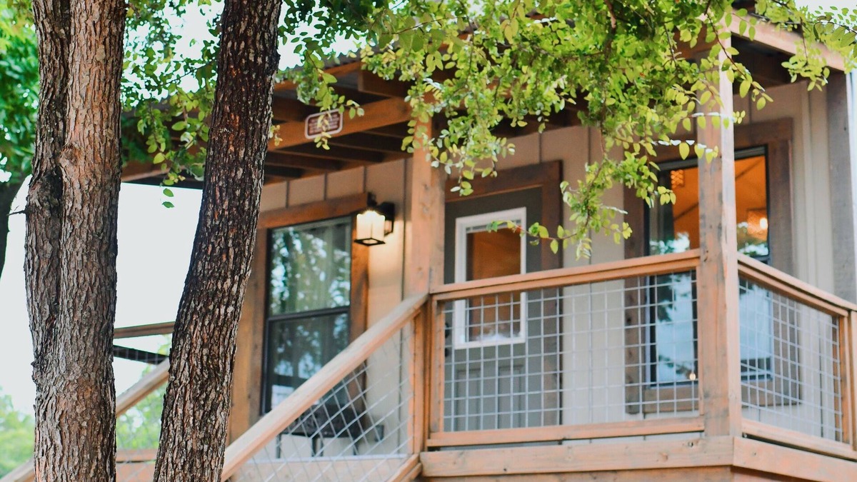 Seguin Cabin | Wow! Brand new Creekfront Cabin! Hot tub, hiking, kayaking & more! - SG6