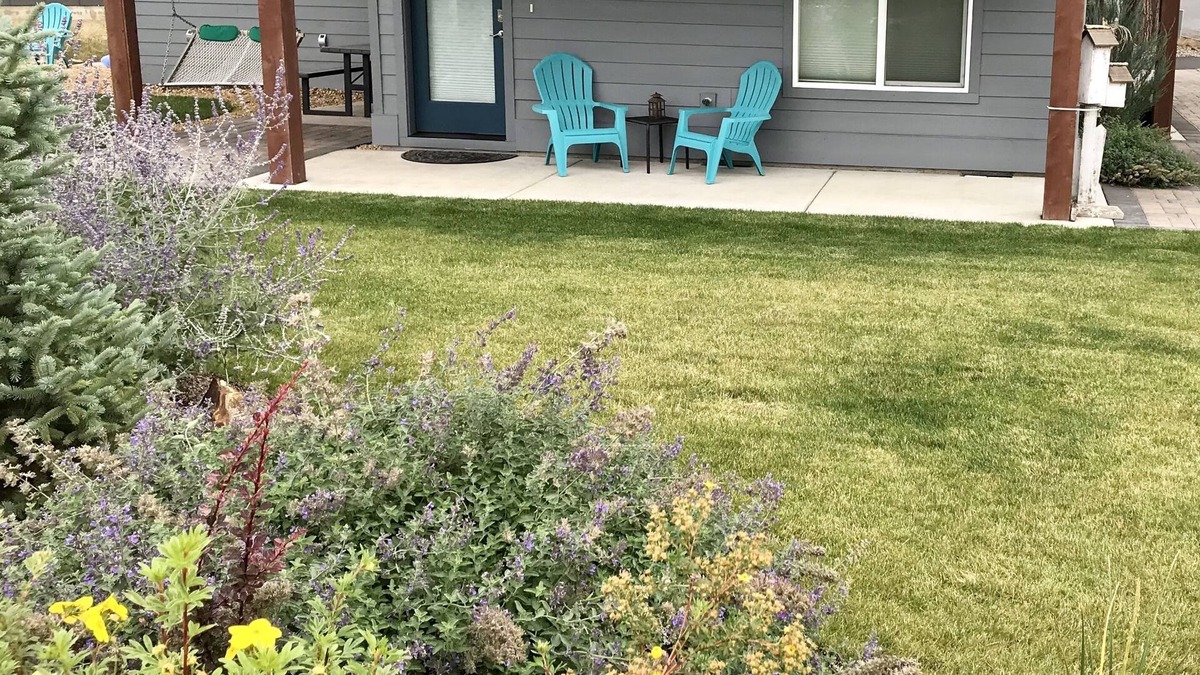 Southern Crossing House | WOW-Great location, river access, trails, Old Mill, downtown and the mountain.