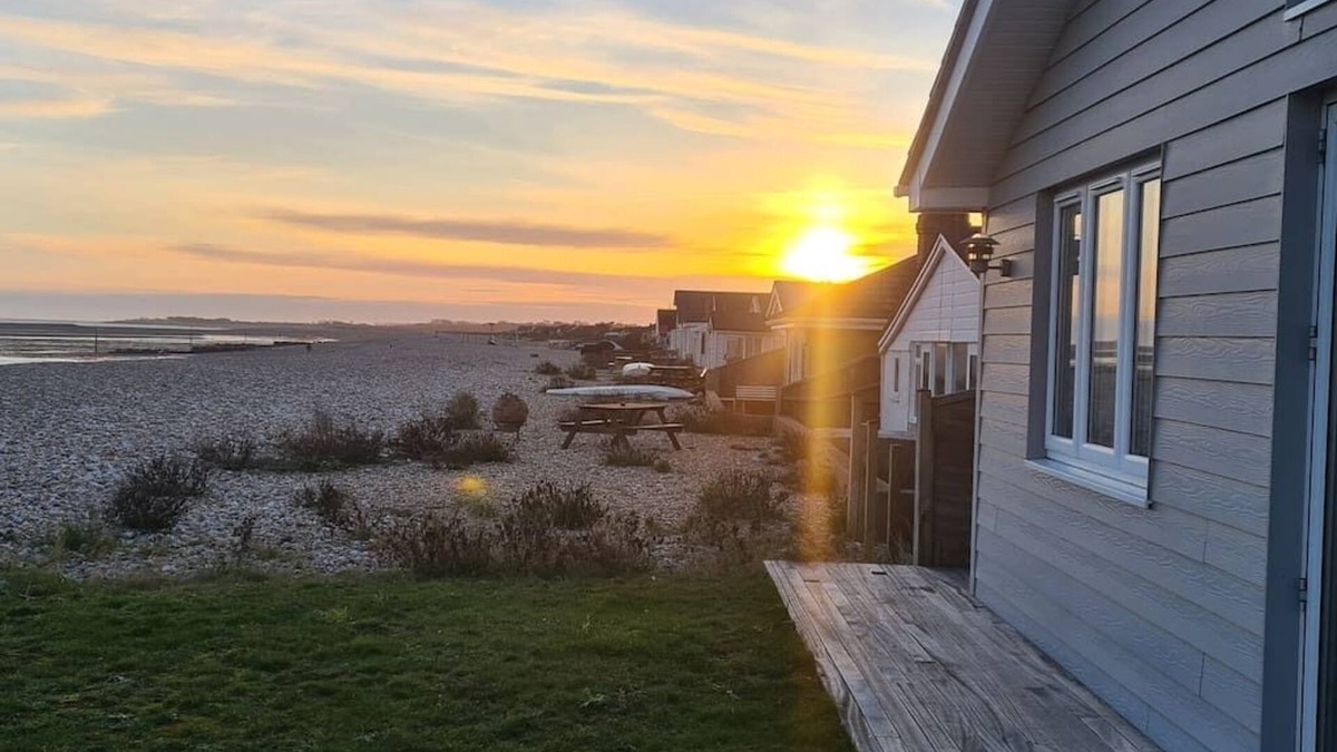 Pagham House | Wow I'm living on the beach. Luxury 4 bed sleeps 8