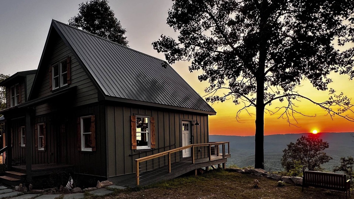 Great Cacapon Cabin | Wow! Look @ That View! Sleeps 7, cabin with AC, Wifi, lots of games.