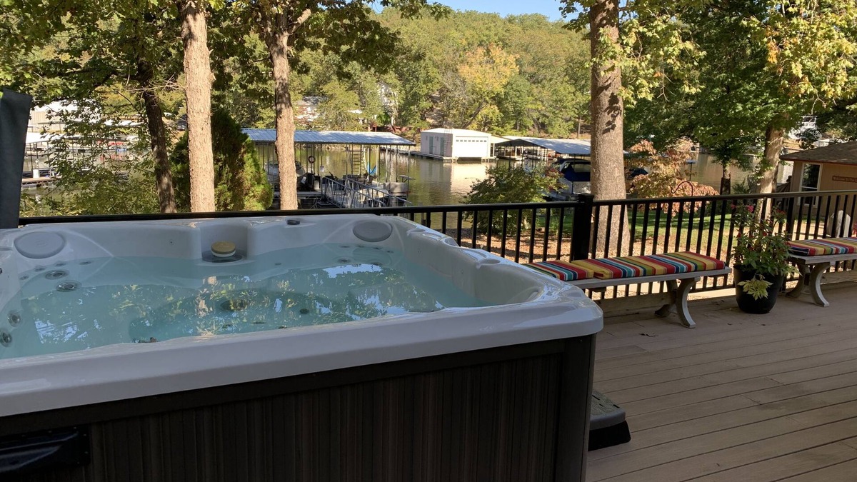 Gravois Mills House | *Wow, Luxury 5BR, 4BA Edgewater Escape w/Hot Tub!