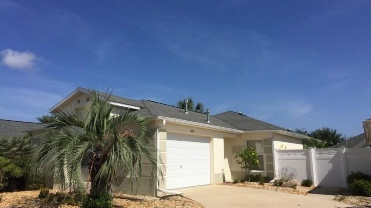 Virginia Trace Villa | WOW! Professionally decorated 2 Bd 2 Ba Villa close to Lake Sumter Landing