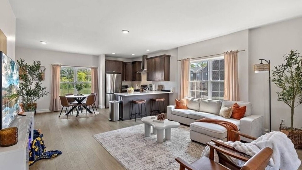 Bryant Pattengill West House | Wow! Stunning 2-bedroom home in Ann Arbor, 9 minute drive to campus & stadium!
