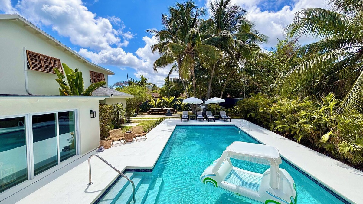 Nassau House | WOW STYLISH! Next2Bahamar: Pickleball, PrvPool, HotTub + Beachlife & Restaurants