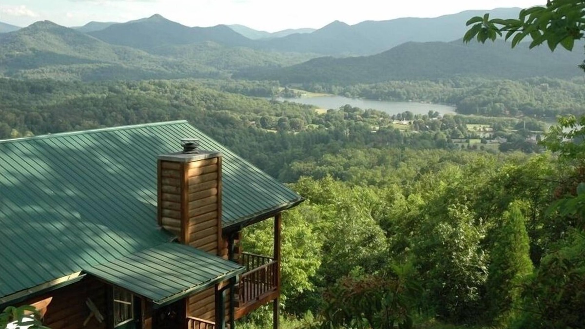 Hiawassee Cabin | Wow View, Clean! Dogs Welcome. Hot Tub. Convenient To Town.