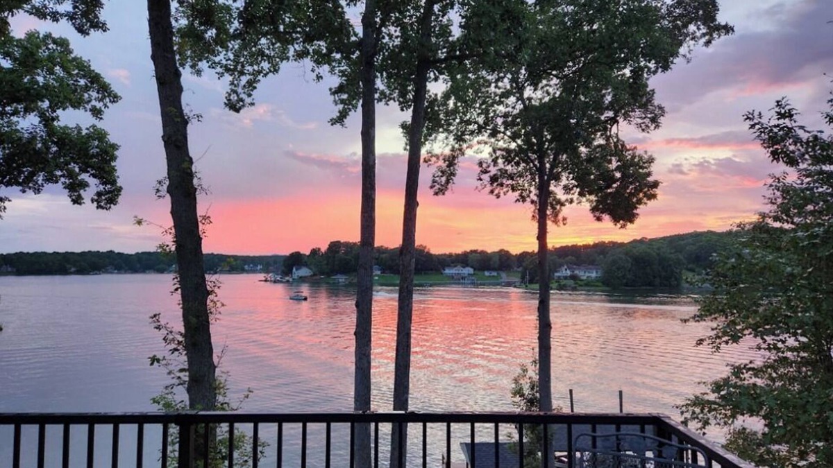 High Point House | "Wow!" views/Family Friendly/Near HFB. Dock/Kayaks/Patio/Deck/Grill/GmRm