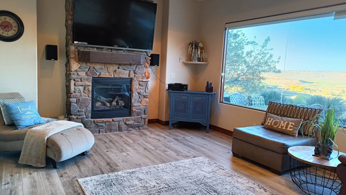 Washington House | WOW, WHAT A VIEW Sits on Golf course. Zions, Sand Hollow, Hike, swim, bike, Golf