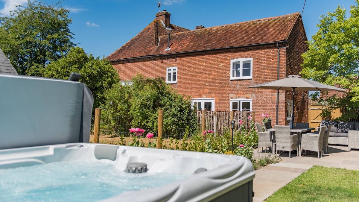 Dargate House | Wow, wow! Amazing immaculate period house and hot tub by Bloom Stays - discounts available