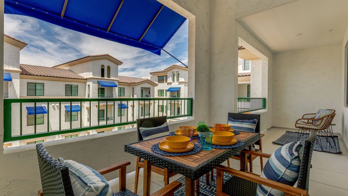 Ocotillo Condo | Wowie! This Resort Style Penthouse is it! 30 night Min