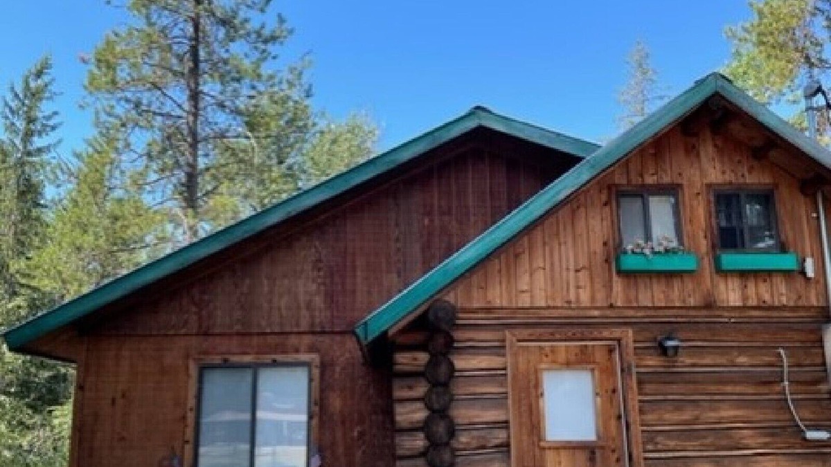 Condon Cabin | Wrangler Log Cabin Sleep 8