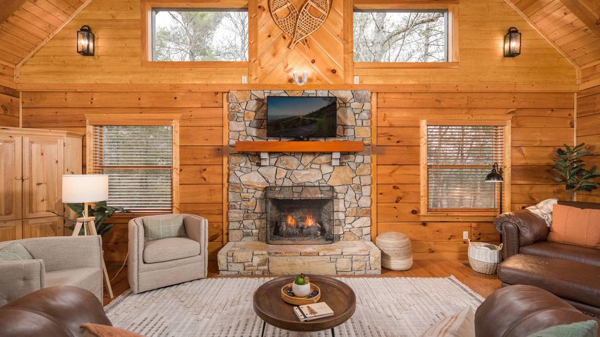 Boone Cabin | Wrap-Around Porch🏔️Hot Tub ❄️ Firepit🔥 GameRoom🎯