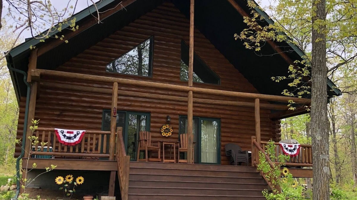 Garrison Cabin | Wrap yourself around the heart of Garrison, Minnesota!