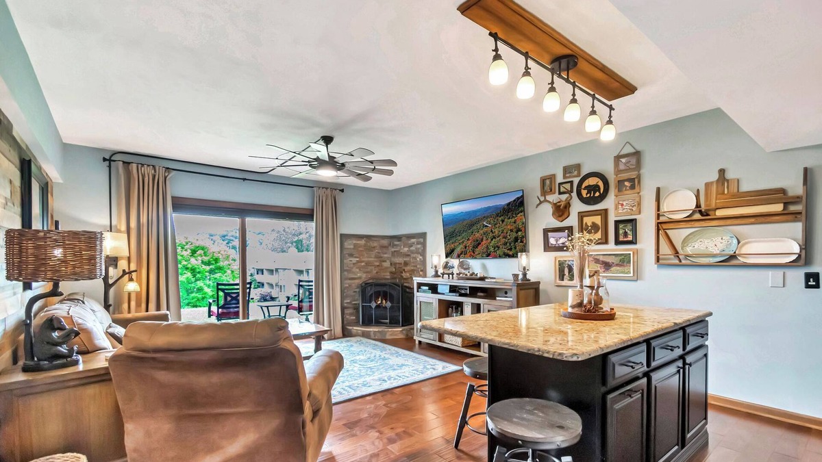 Blowing Rock Condo | Wren 103 | Fireplace, Restaurant, Pool, Spa