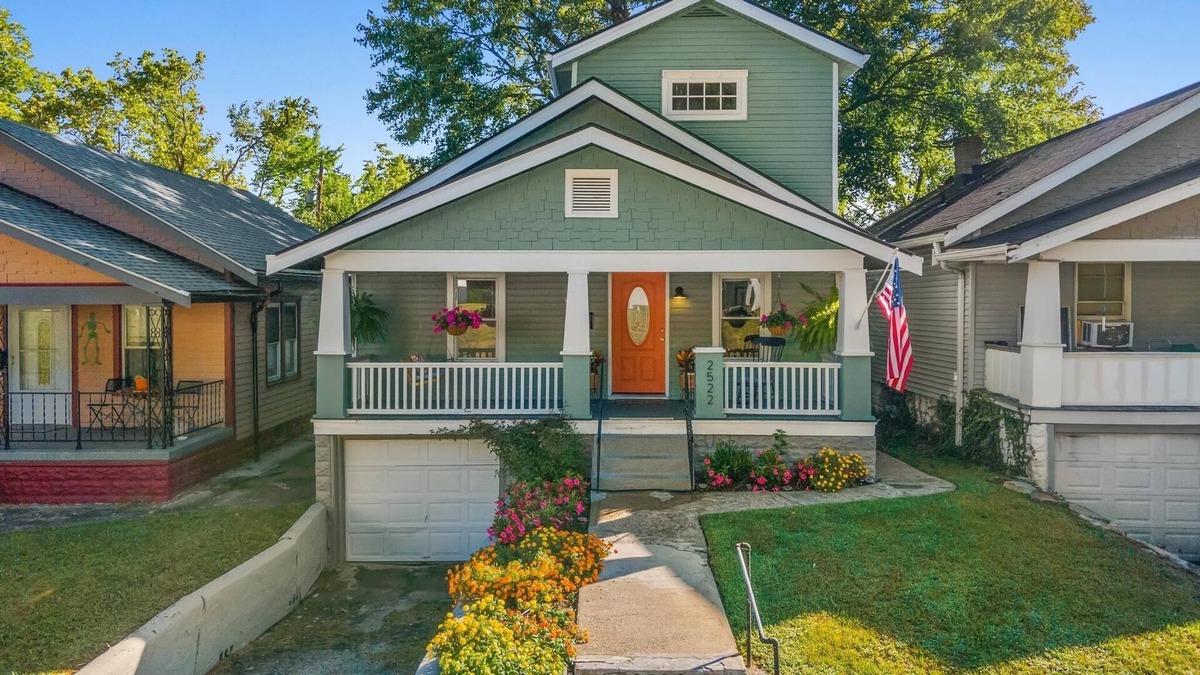 Latonia House | Wren Cottage, a Heartbeat Away from Everything!