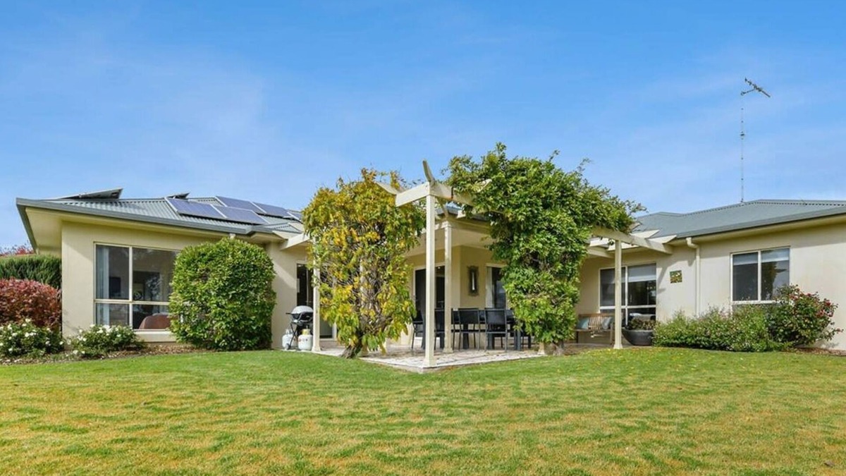 Orange House | Wren Hill - Dreamy Home with Spectacular Views
