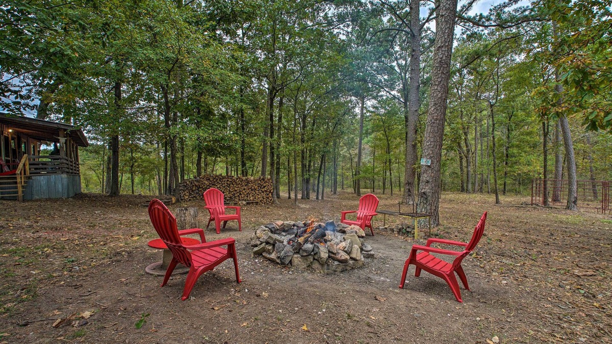 Golden Cabin | Wright City Cabin w/ Fire Pit + Forest Views!