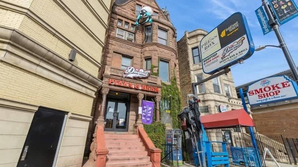 Lakeview Apartment | Wrigleyville Getaway