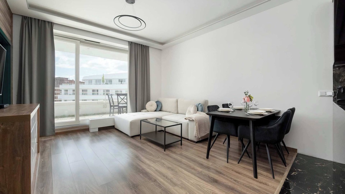 Wroclaw City Center Apartment | Wroclaw | Podwale 82 | Modern Apartment | AC | Balcony Downtown