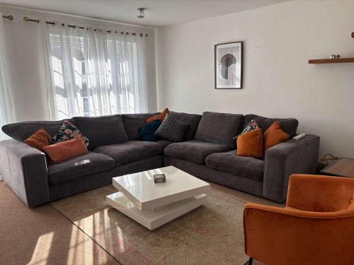 Wednesbury House | WS10 Contractor House 3 Bed 3 Bath with Parking