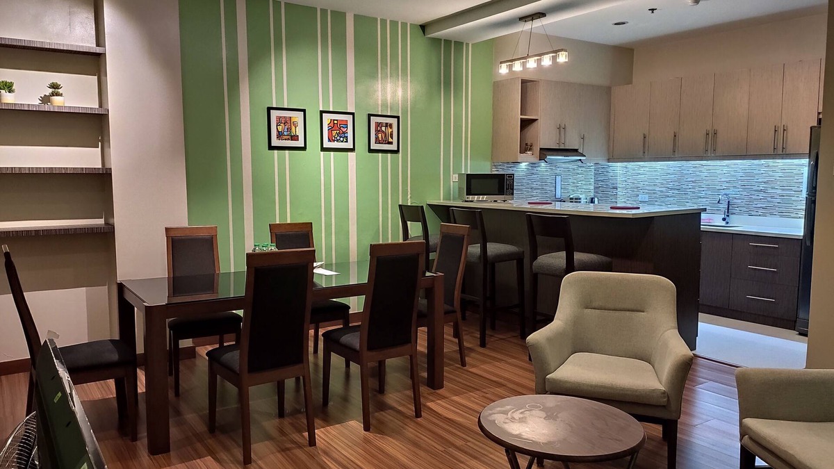 Makati Central Business District Apartment | WSI RESIDENCES Private and spacious for 4 equipped apartment family friendly