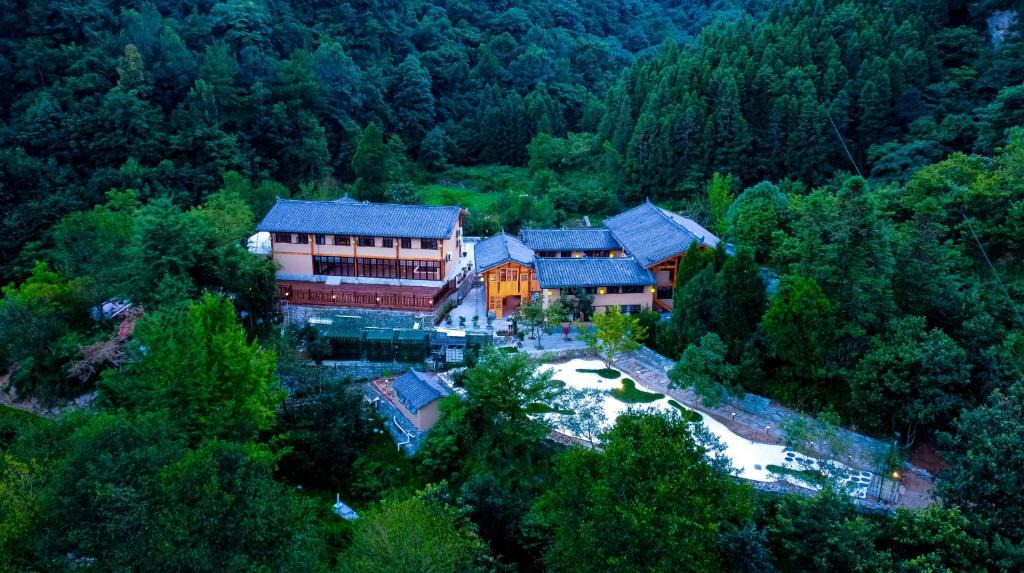 Shiyan Hotel | Wudang Mountain Manju Manor