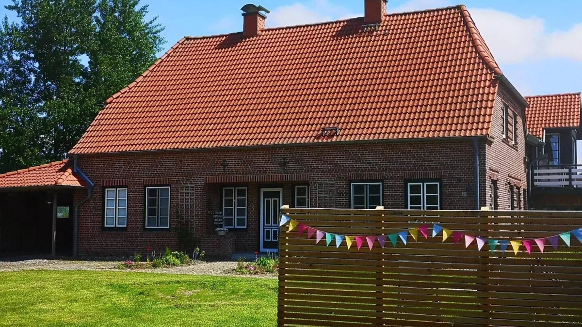 Epenwohrden Apartment | Wunderschöne Ferienwohnung mit Kamin und Großem Garten an der Nordsee