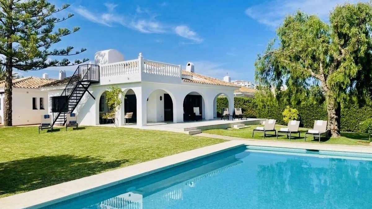 Mijas Villa | Wunderschöne Villa in einem großzügigen Garten mit großem Pool mit Meerblick
