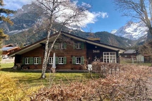 Kandersteg Apartment | Wunderschönes Chalet Stöckli