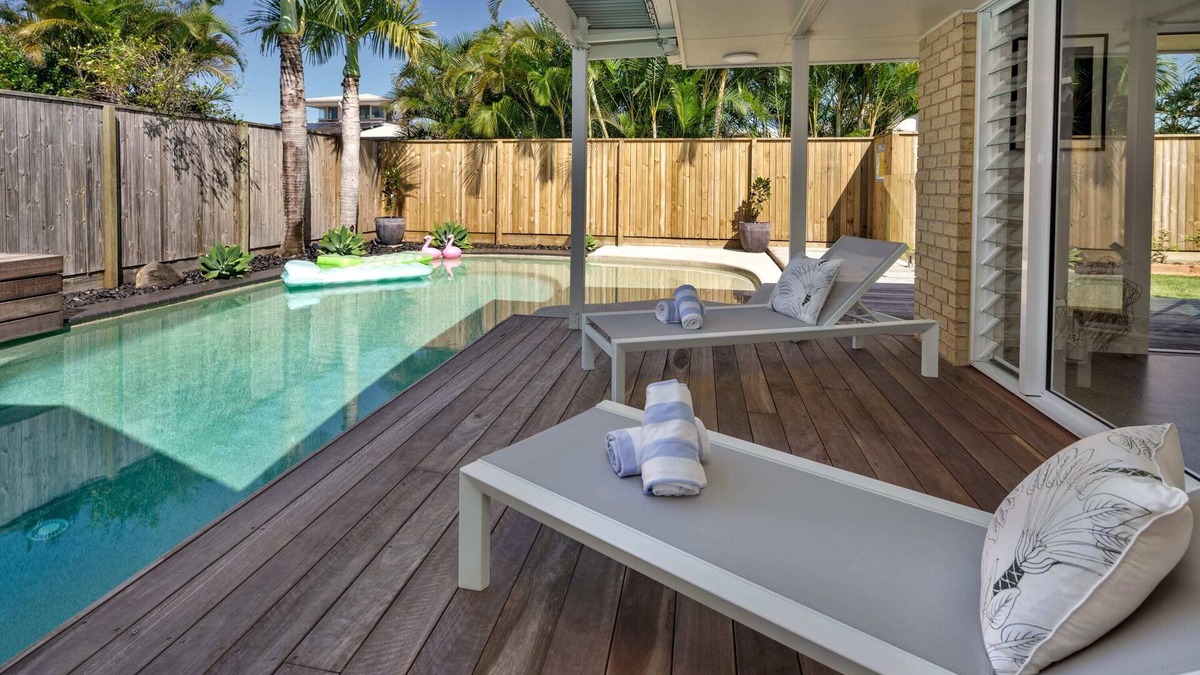 Wurtulla House | Wurtulla Beachside Haven, Steps to the Sea & Pool