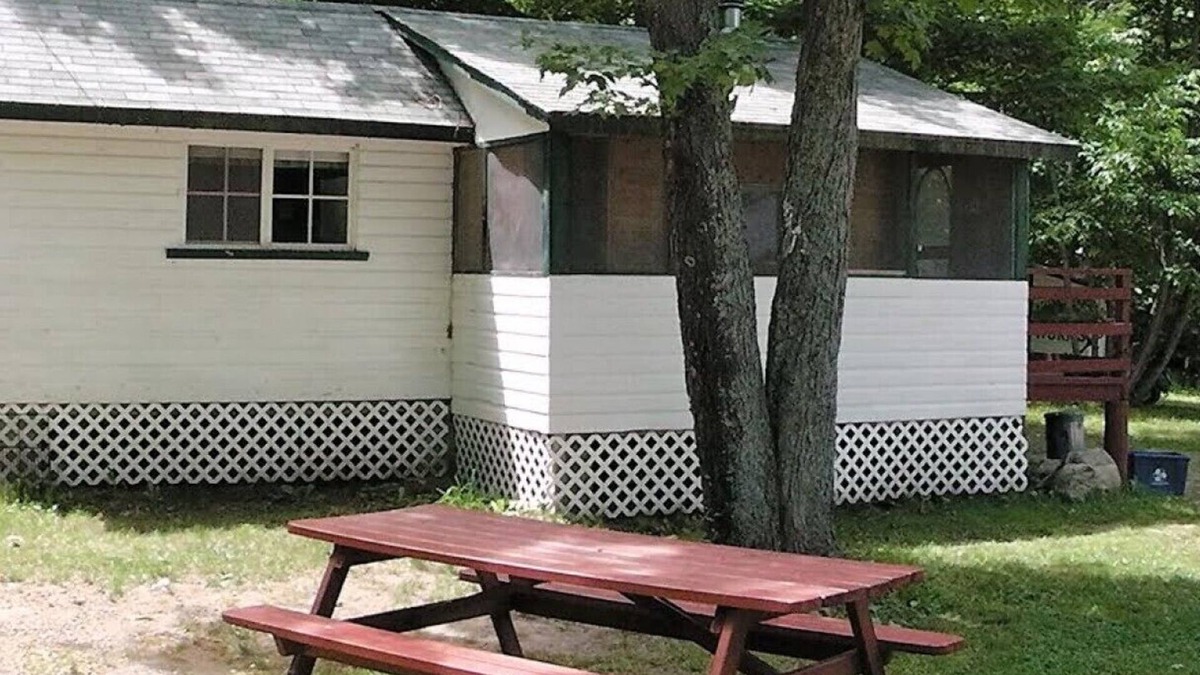 Manitoulin District Cottage | Wuthering Heights Cottage 9