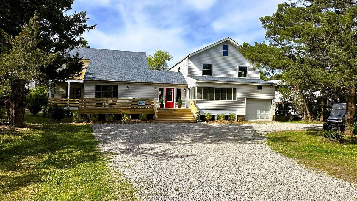 Ocracoke House | WV63: Second Sail-Newly Remodeled and Spacious
