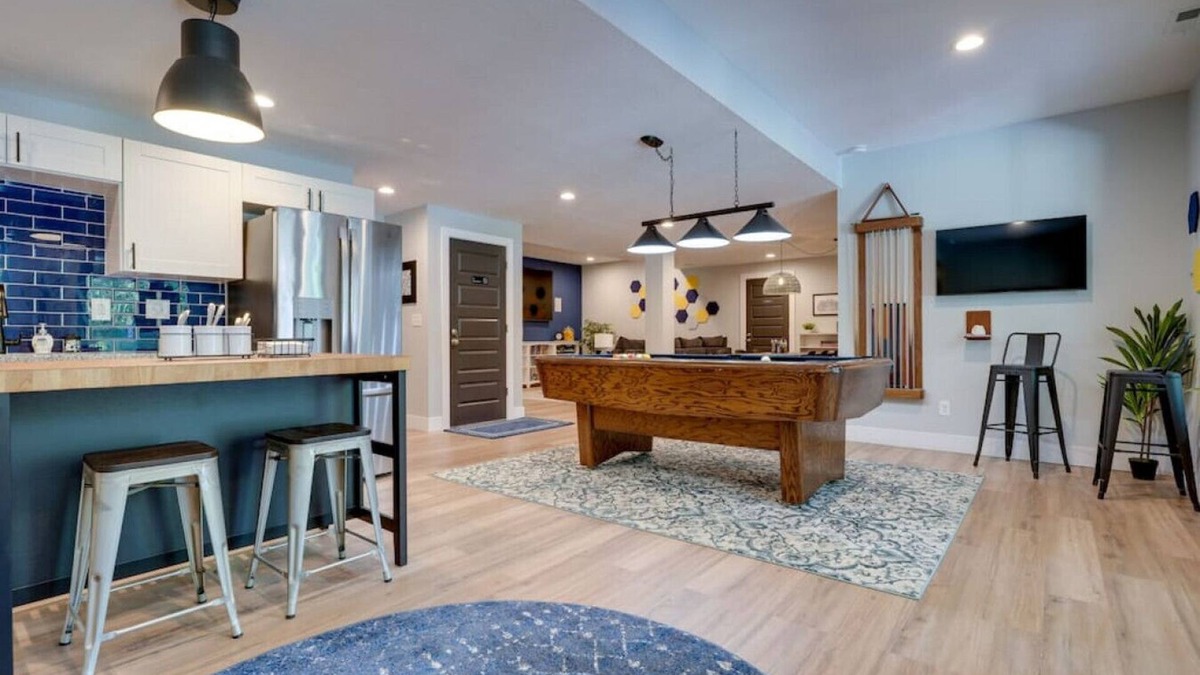 Shawnee Hills House | Wyandotte Way - Comfy and Fun, Fam-Friendly Suite