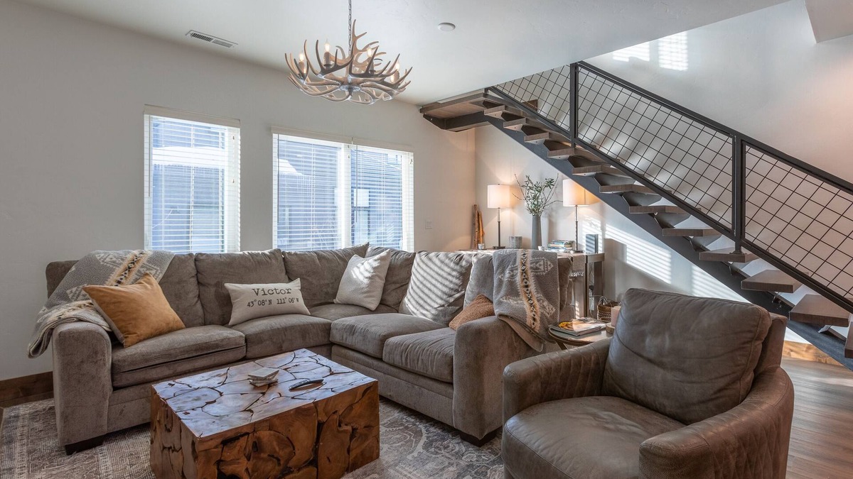 Victor House | Wydaho Lodge is a Stylish and luxurious home near Jackson Hole and Grand Targhee