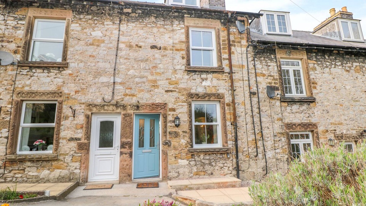 Bakewell Cottage | WYEBROW COTTAGE, pet friendly, with a garden in Bakewell
