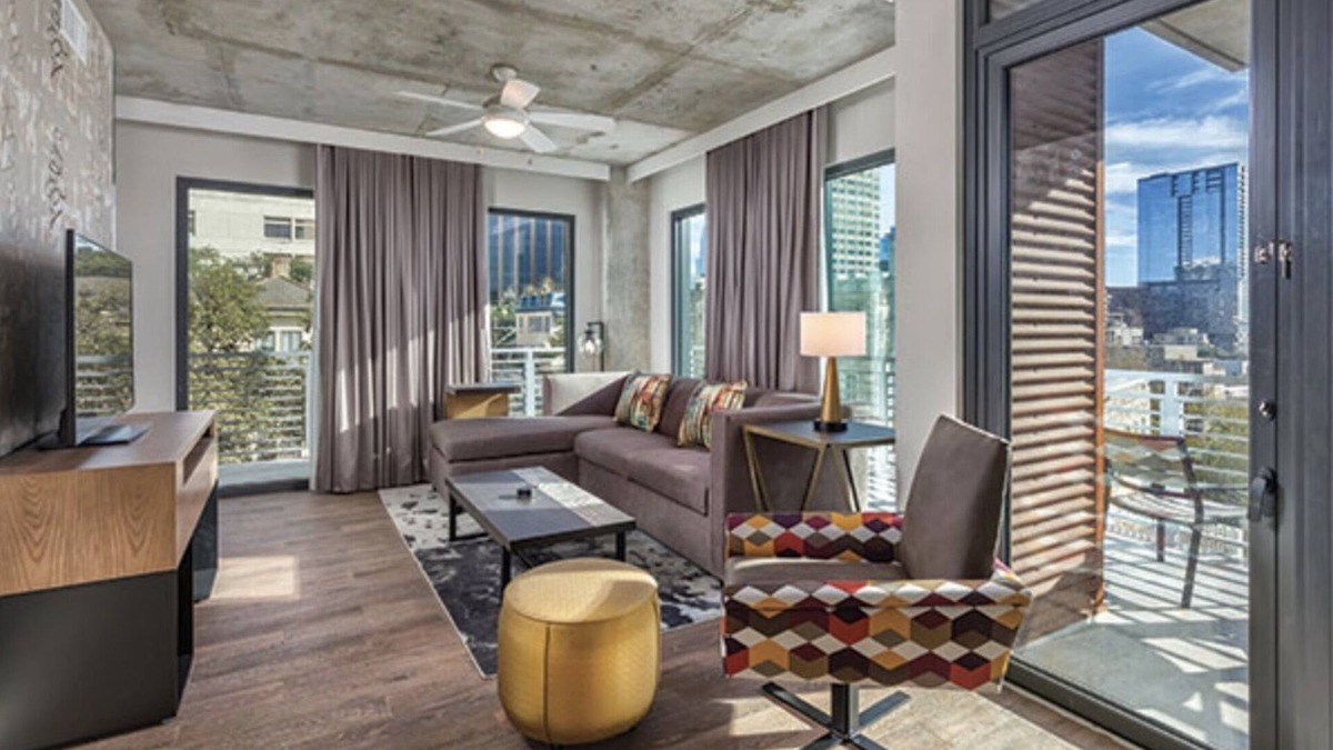 Civic District Resort | Wyndham Austin ~ 2B Presidential ~ Walk to 6th St. VIEWS! Rooftop Pool