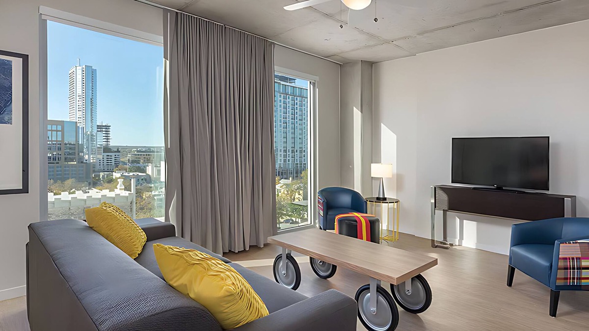West End Resort | Wyndham Austin Studio – Downtown Views, Rooftop Pool & Walkable Fun
