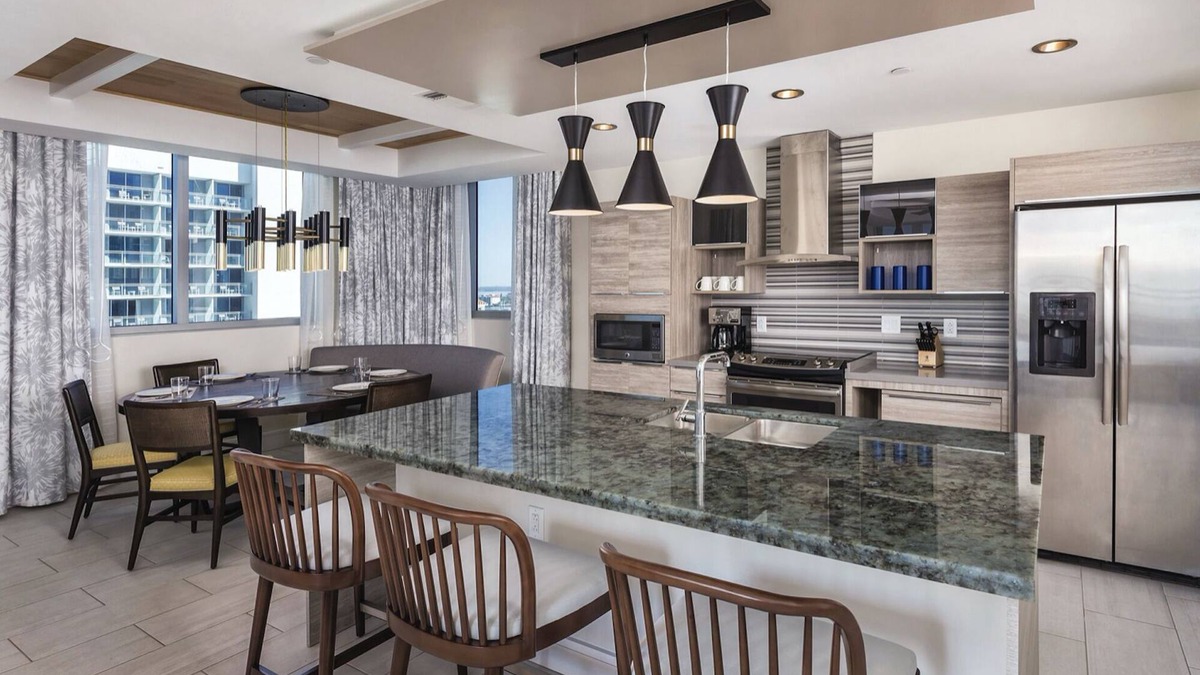 Clearwater Beach Resort | Wyndham Clearwater Oceanfront Presidential Condo, onsite Spa, across from Beach